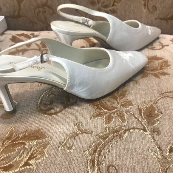 Dye-Able White Embroidered Roses Satin Slingback, Formal Pump Dress Shoe Wedding - Picture 14 of 16
